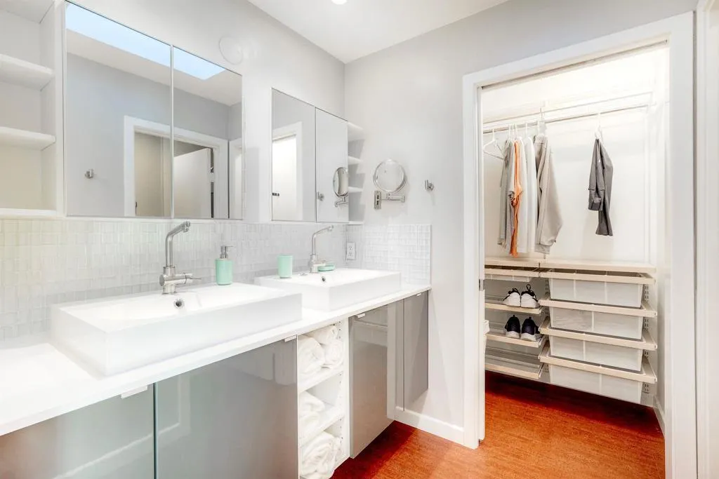 https://cdn.realtyfeed.com/cdn/127/307075353/c85b208f64e7d3ae9ccf51974ae63cf3.webp