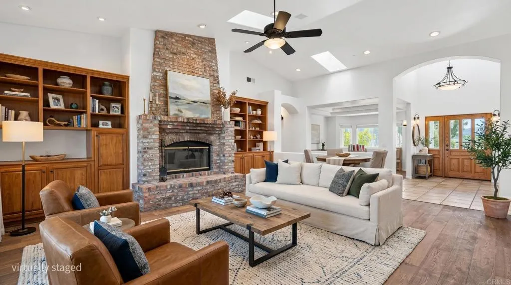 https://cdn.realtyfeed.com/cdn/127/307075409/2b51dd85e72d134b557272e4da124849.webp