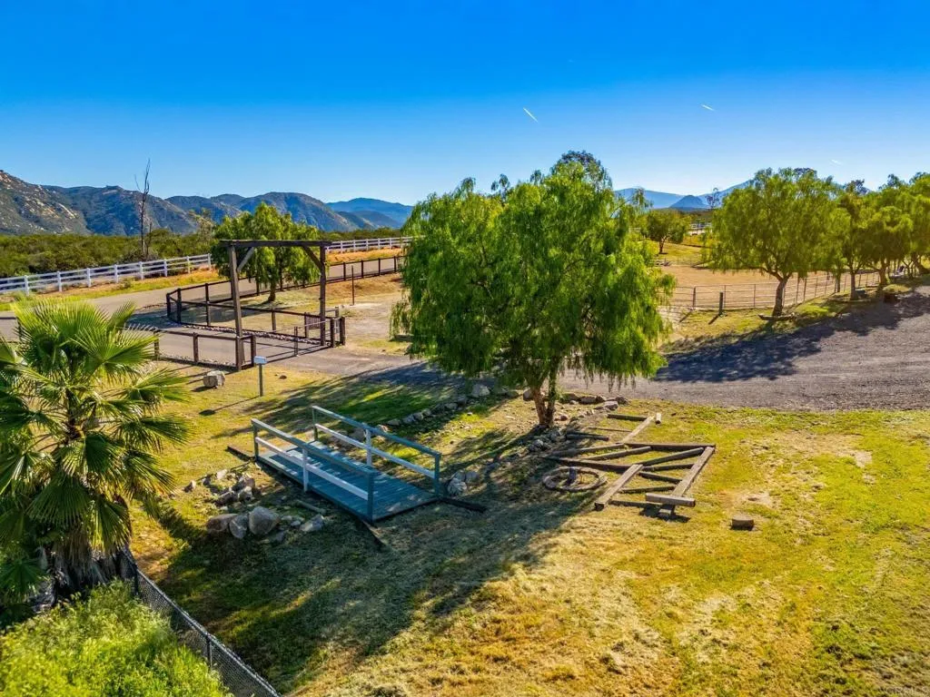 https://cdn.realtyfeed.com/cdn/127/307075409/51bdedfdafd51cd5e0f7c1295908ad7f.webp