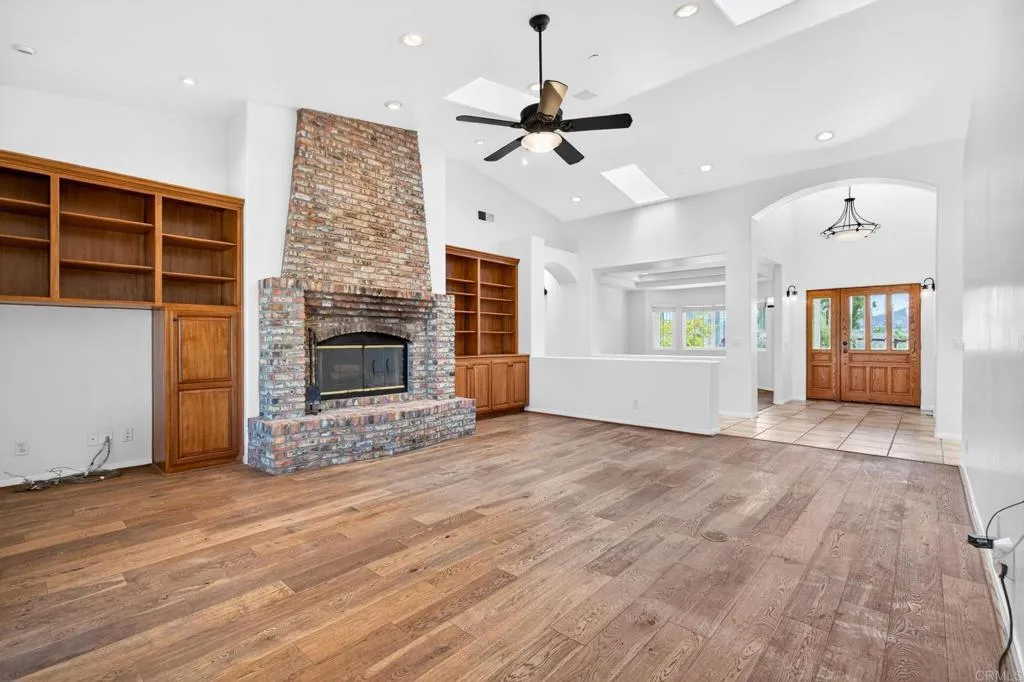 https://cdn.realtyfeed.com/cdn/127/307075409/5367974d78fa40bb5987b3f93365d5a1.webp