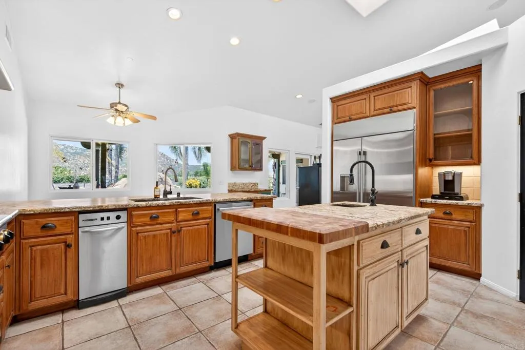 https://cdn.realtyfeed.com/cdn/127/307075409/af4447dd5636025b4a9cbd7a15a41cf5.webp