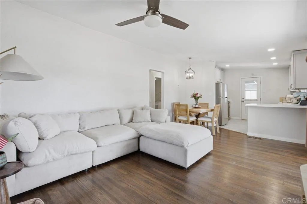 https://cdn.realtyfeed.com/cdn/127/307075442/469cef9b421ee992498f7ec4290a4f63.webp