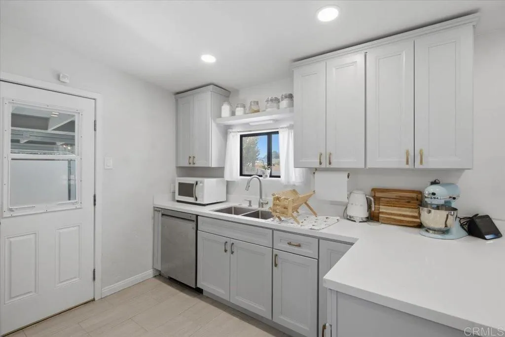 https://cdn.realtyfeed.com/cdn/127/307075442/e25d0470ec9bfe24309ba62950a507e1.webp
