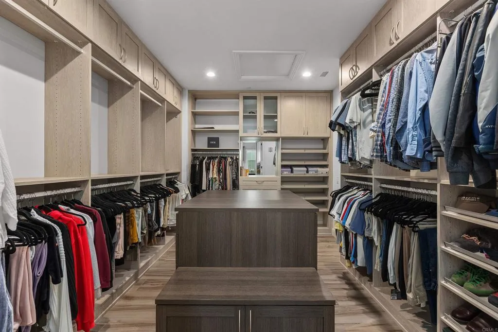 https://cdn.realtyfeed.com/cdn/127/307075513/14c6be9a4b83d58f1c6606eae9179de9.webp