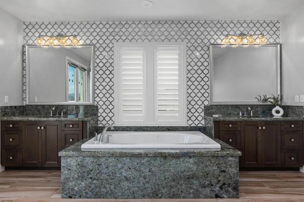 https://cdn.realtyfeed.com/cdn/127/307075513/847fd8f06e9f2f71c267380158b45069.webp