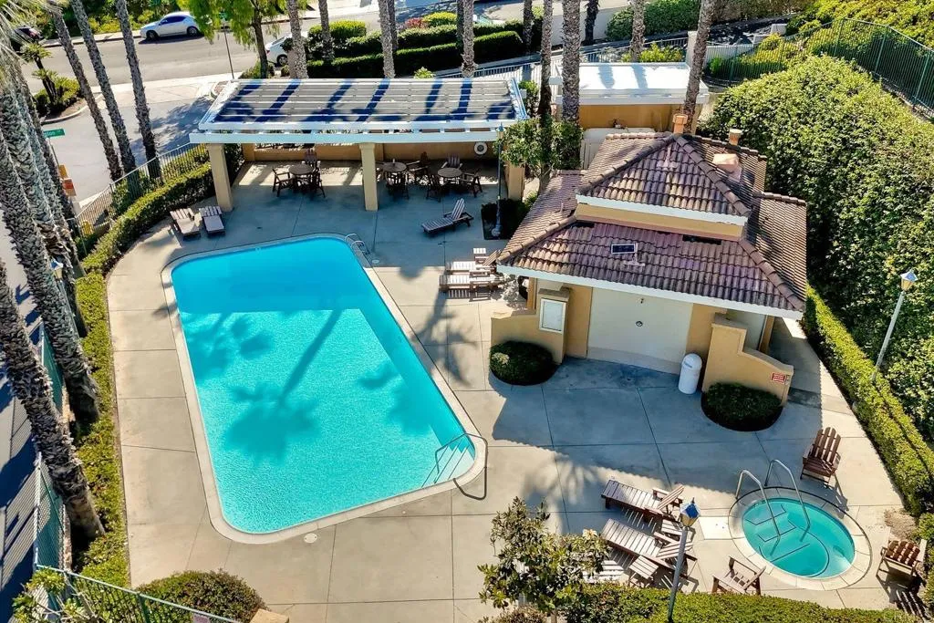 https://cdn.realtyfeed.com/cdn/127/307075606/40eb2eda5c7a02f3780615abac999b52.webp