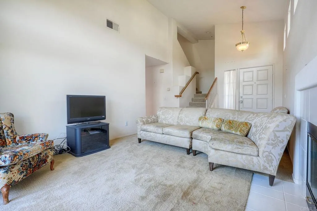 https://cdn.realtyfeed.com/cdn/127/307075606/55e25880c576061f354f4a56860efcad.webp