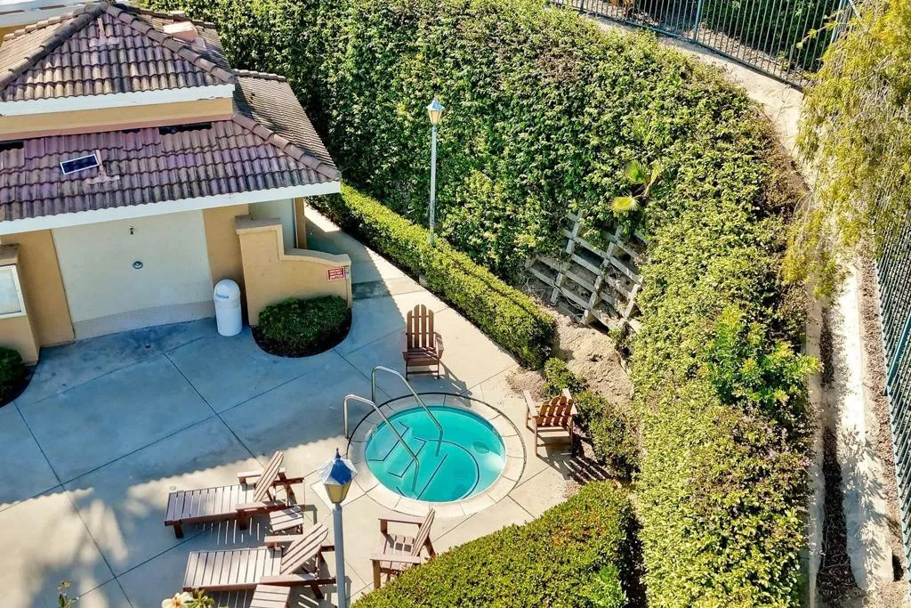 https://cdn.realtyfeed.com/cdn/127/307075606/74c7b19bbc7f7e5b3caa104f782540d4.webp