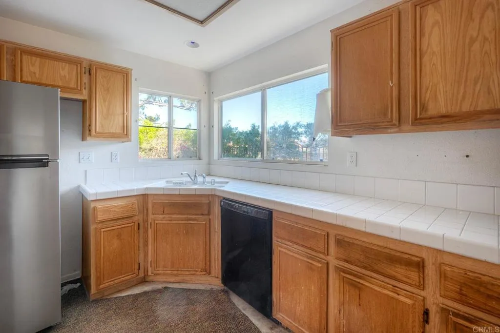 https://cdn.realtyfeed.com/cdn/127/307075606/892de71c806eba440cf94edbd523a4b6.webp