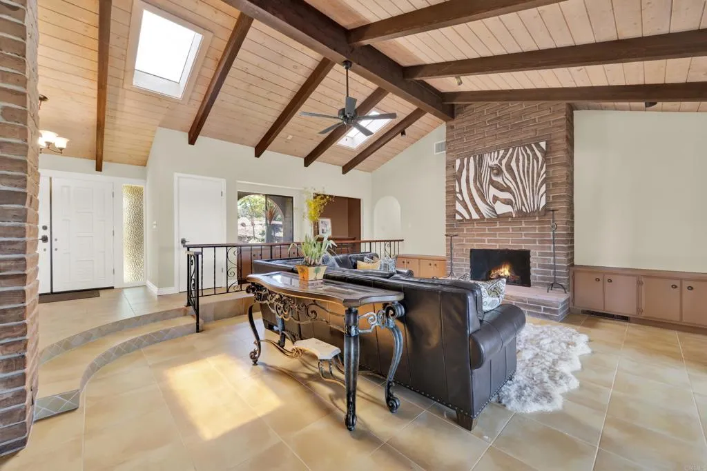 https://cdn.realtyfeed.com/cdn/127/307075731/0b445200ddde30540b8e2d78a63843ee.webp