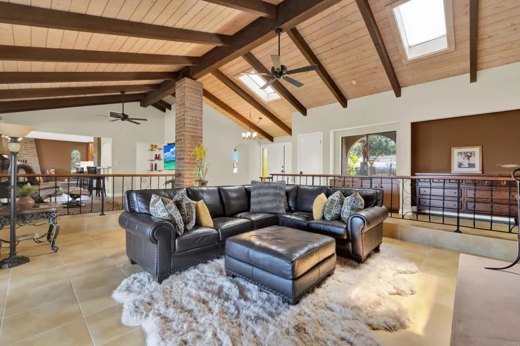 https://cdn.realtyfeed.com/cdn/127/307075731/22d455622a891040c23371495622c67e.webp