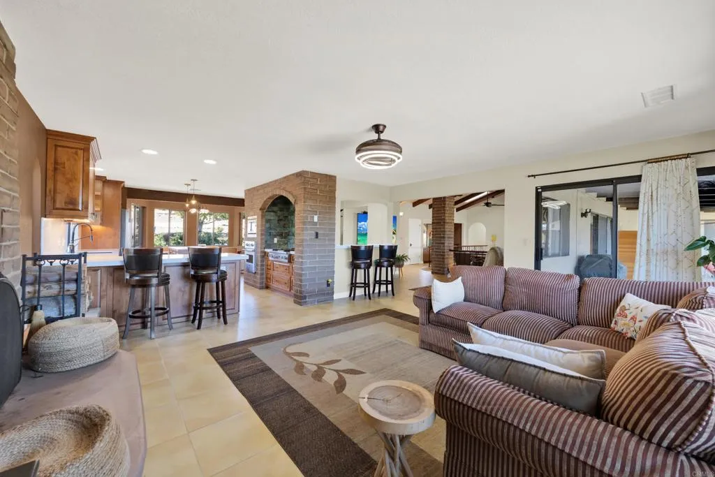 https://cdn.realtyfeed.com/cdn/127/307075731/656e96475ceba6a3248465d2960d7cd8.webp