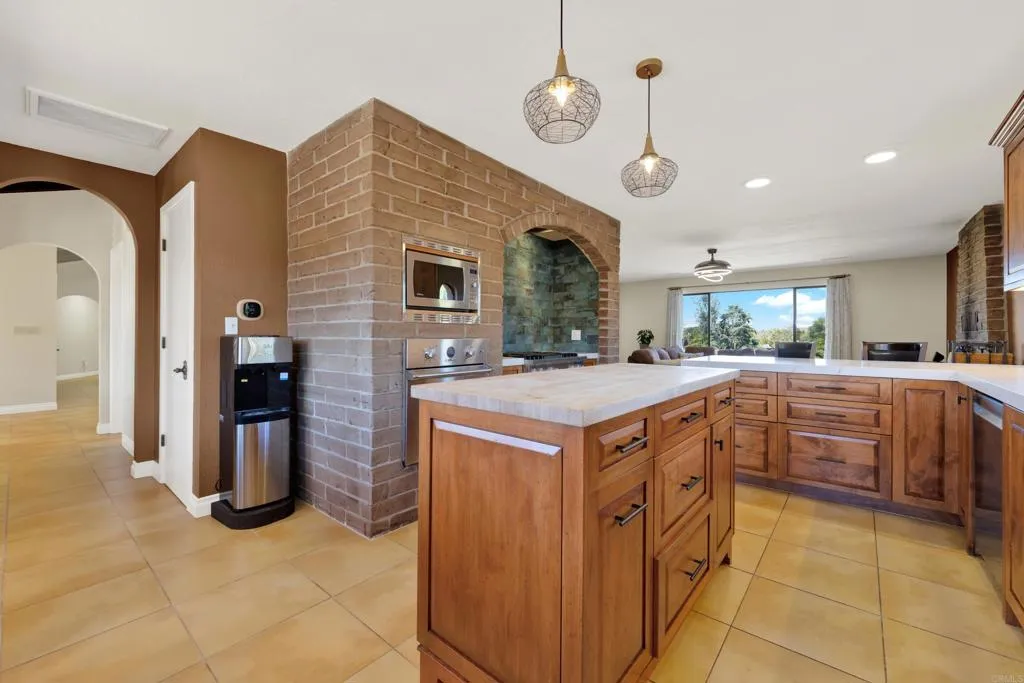 https://cdn.realtyfeed.com/cdn/127/307075731/798724ad33c1cddcd1e9308c469c7708.webp