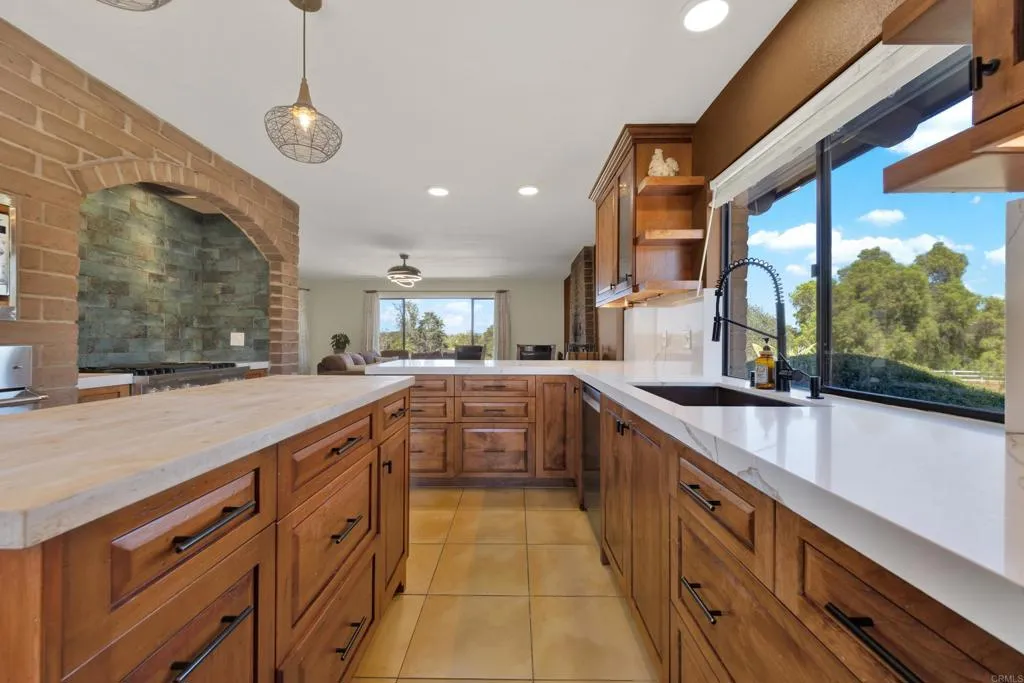 https://cdn.realtyfeed.com/cdn/127/307075731/7f99ff33759b51a12cd5549dc6902790.webp