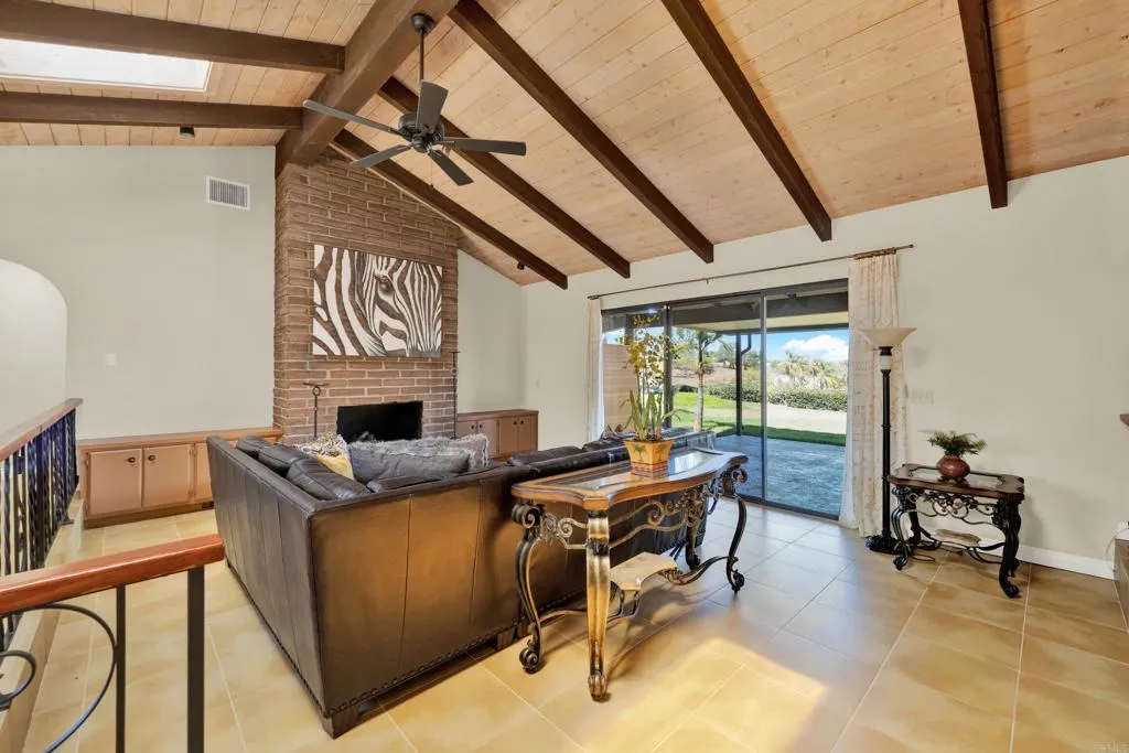 https://cdn.realtyfeed.com/cdn/127/307075731/851ef9691e5d8e2410fbe9361ec3e6cc.webp