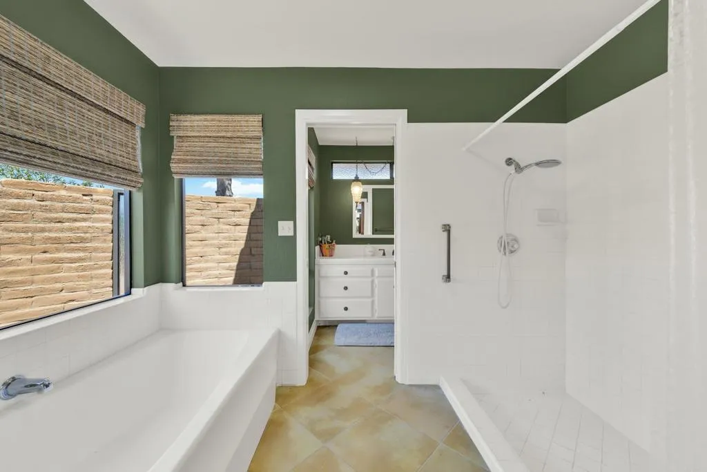 https://cdn.realtyfeed.com/cdn/127/307075731/fce4b490097fe680dc9ec876fa9c5f1a.webp