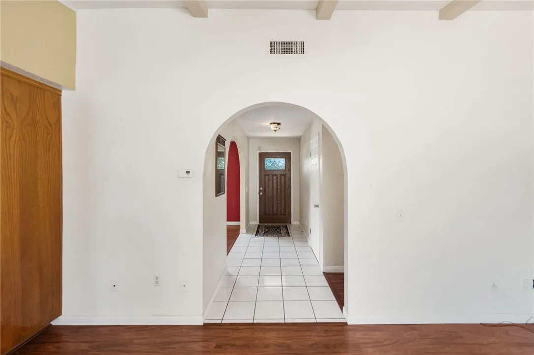https://cdn.realtyfeed.com/cdn/127/307075797/21fda328510f43b7cf7695f4bf2be481.webp