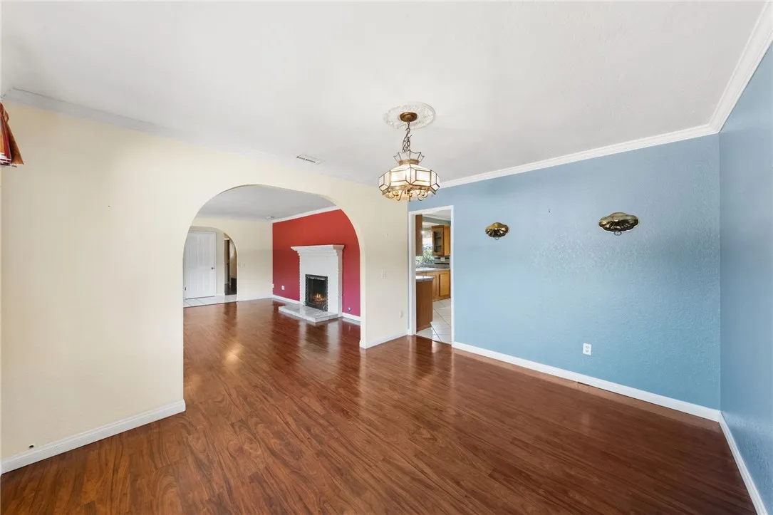 https://cdn.realtyfeed.com/cdn/127/307075797/469364f6eefcedf18e25aeaead4e35b4.webp