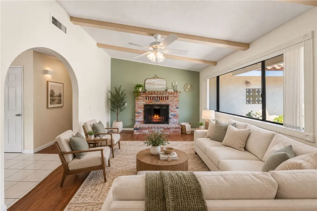 https://cdn.realtyfeed.com/cdn/127/307075797/8fa390543a08d84fa9cdec015cb7e5b1.webp