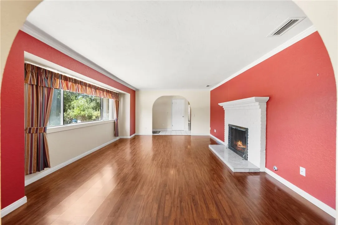 https://cdn.realtyfeed.com/cdn/127/307075797/c72cfc7712c898601aff59bf10a65b4f.webp