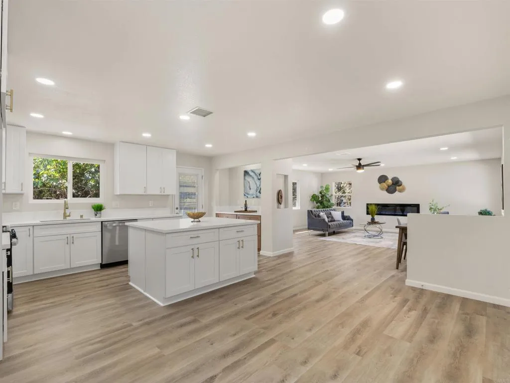 https://cdn.realtyfeed.com/cdn/127/307075800/2e02ed97132615e85fe74e3a6a10421c.webp