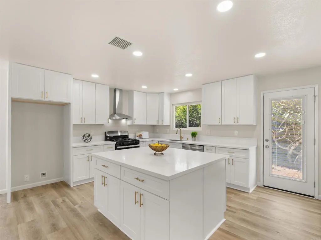 https://cdn.realtyfeed.com/cdn/127/307075800/fa469a822f74aa5eb8ce925a2c5fb138.webp