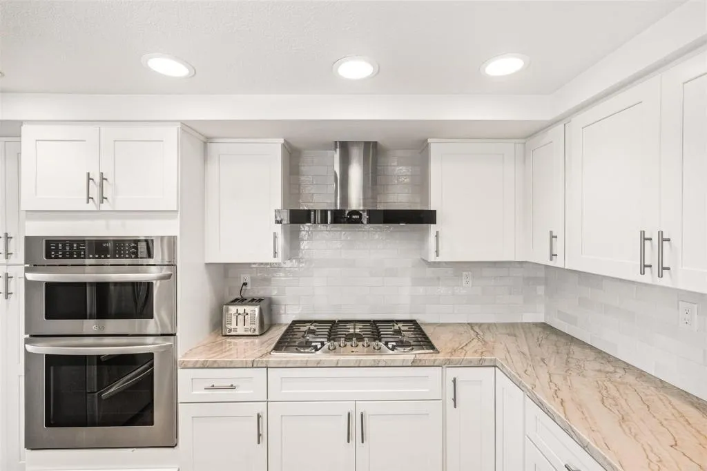 https://cdn.realtyfeed.com/cdn/127/307075933/42ce6e8cb5d20df93b4e42b003e7f040.webp