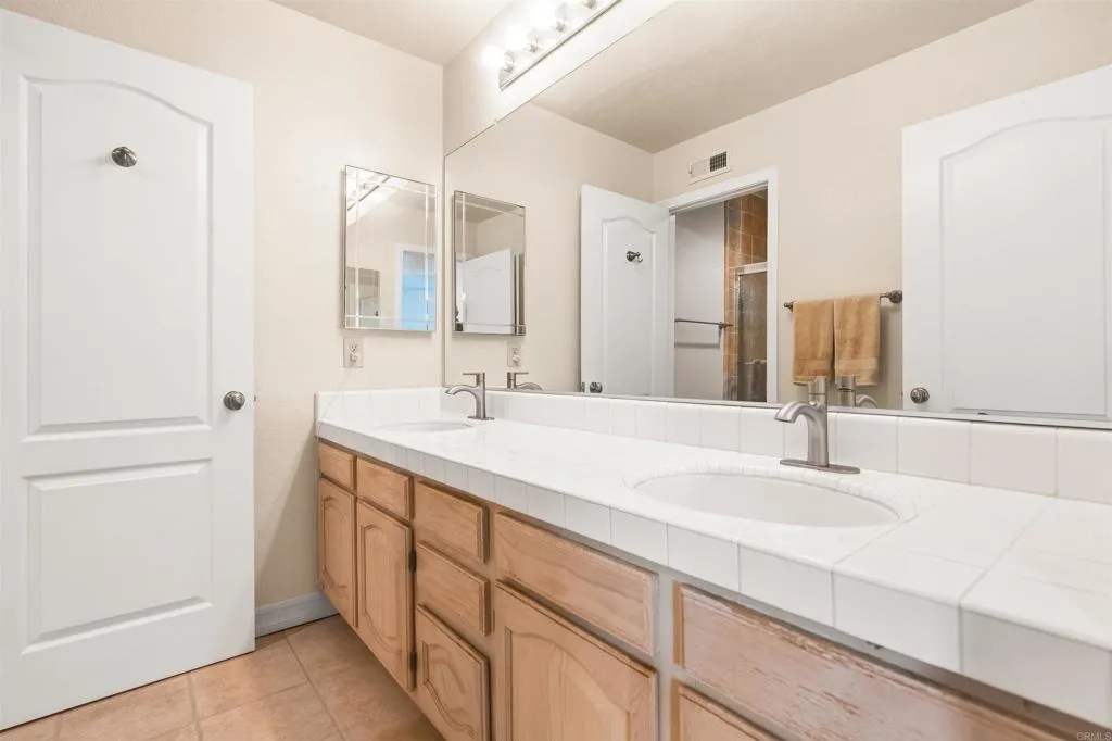 https://cdn.realtyfeed.com/cdn/127/307075933/6ffeaaec17142bc194979109e3145f47.webp