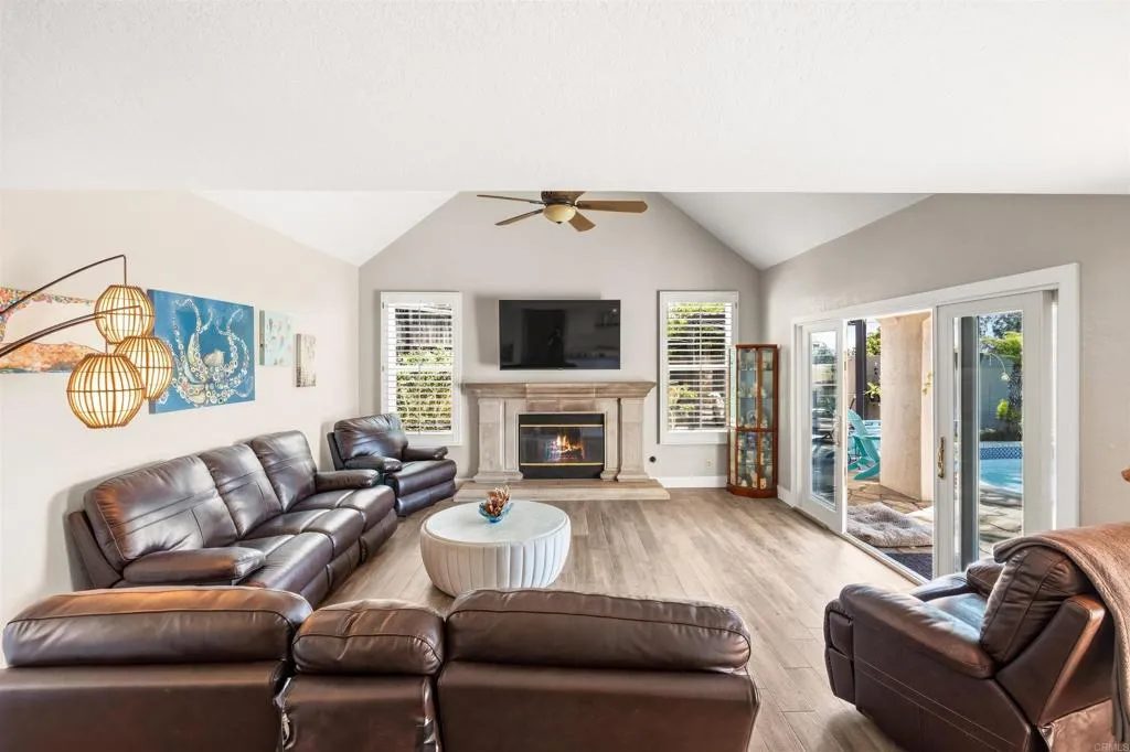 https://cdn.realtyfeed.com/cdn/127/307075933/b9781c017afb9e0bee5ed9facbc5d271.webp