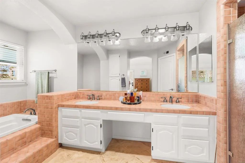 https://cdn.realtyfeed.com/cdn/127/307075933/b9e9c79c9df7e896236da6c46f3fc4f4.webp