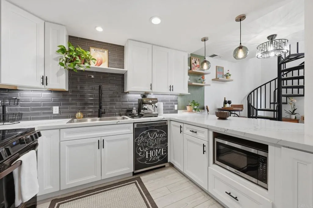 https://cdn.realtyfeed.com/cdn/127/307075977/473f4aca0e5f8f4c3f038eaa12f186e6.webp