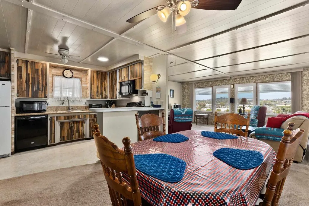 https://cdn.realtyfeed.com/cdn/127/307076017/6ea62123e3210d1574cbbe00399a5836.webp