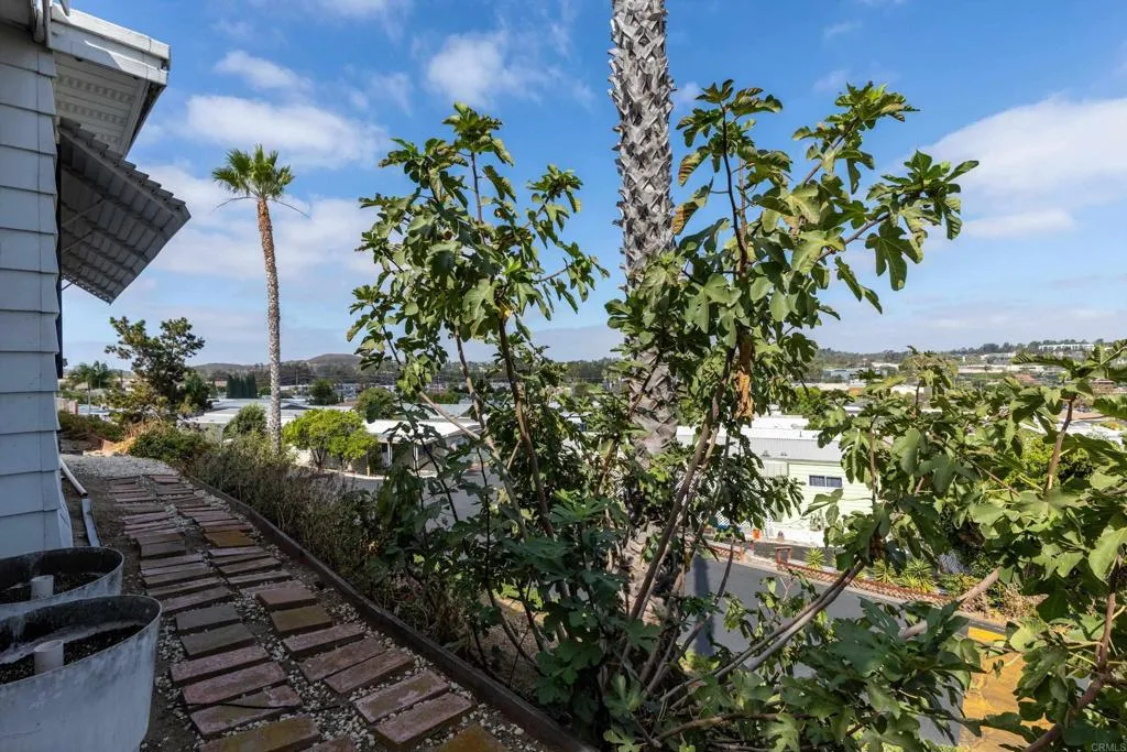 https://cdn.realtyfeed.com/cdn/127/307076017/9cdd7bc92752d154339e03e78cd014d3.webp