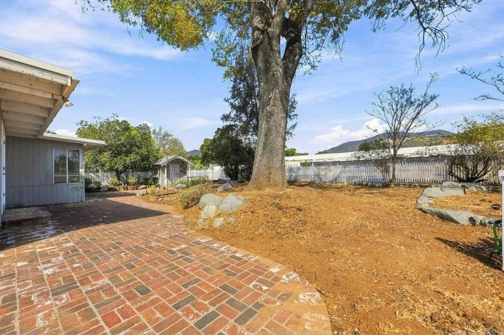 https://cdn.realtyfeed.com/cdn/127/307076036/0feb8e7f948e1da88558207d330340c4.webp
