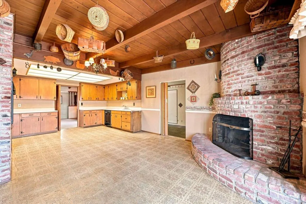 https://cdn.realtyfeed.com/cdn/127/307076036/127b576b9c54ca9948752e367d57f2d8.webp
