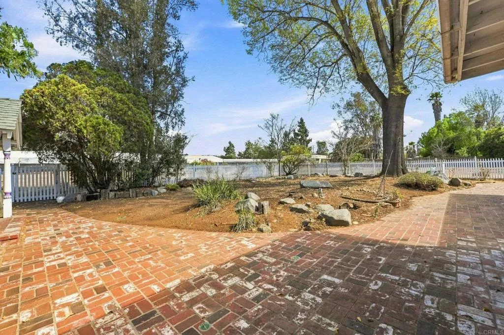 https://cdn.realtyfeed.com/cdn/127/307076036/468cb61f7d059b4be720fb7ad49bcbe0.webp