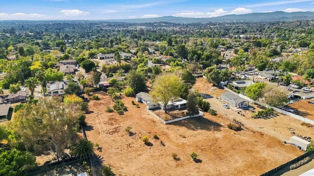 https://cdn.realtyfeed.com/cdn/127/307076036/605731be1e1f1b2e7436fb98d6ee680b.webp