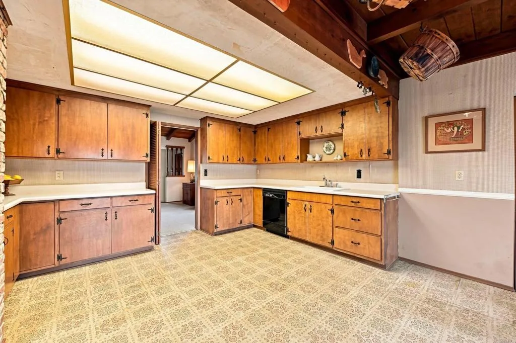 https://cdn.realtyfeed.com/cdn/127/307076036/8b5f00c91a0f060726be13e95970bd82.webp