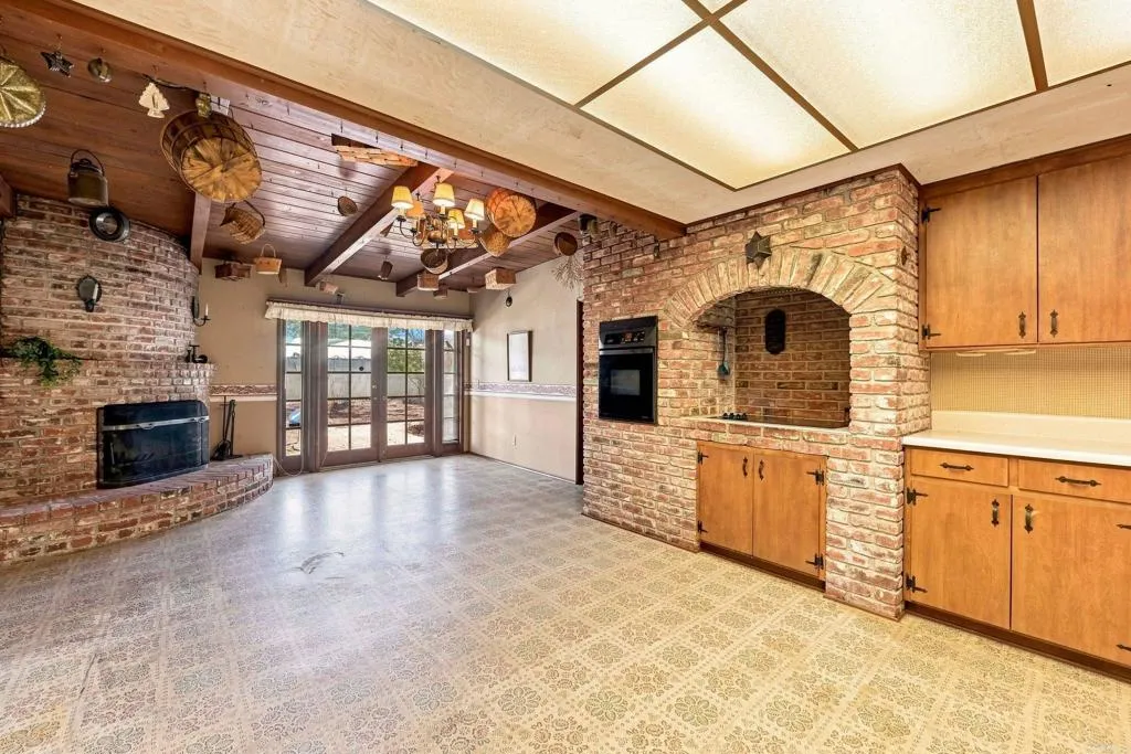 https://cdn.realtyfeed.com/cdn/127/307076036/ed2827059b5c7bafb2c5ced9052d47d1.webp