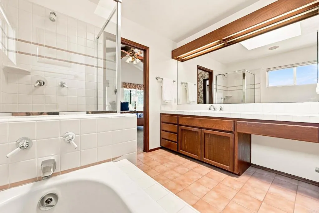 https://cdn.realtyfeed.com/cdn/127/307076036/f07456e2e107bc47055f7b951f15d9ae.webp