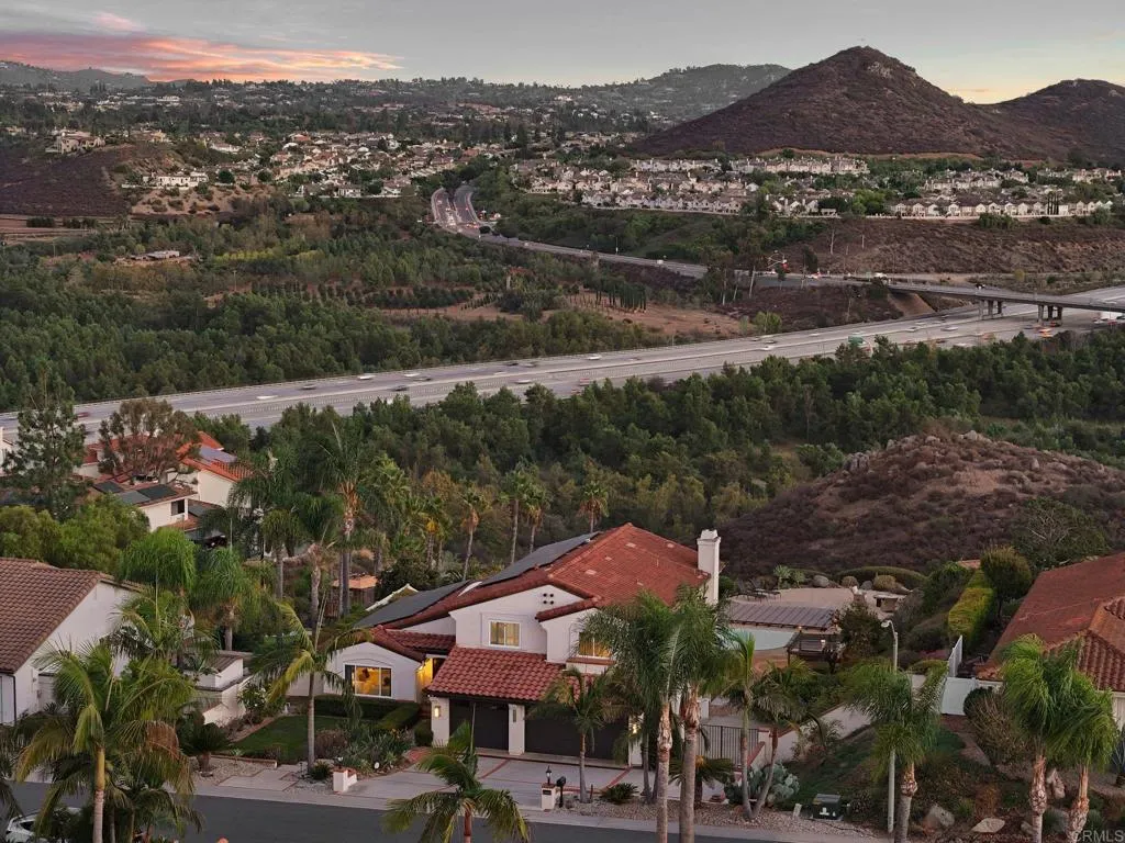 https://cdn.realtyfeed.com/cdn/127/307076072/0e18e4d4ae4ae41ff0163443f4a10ca6.webp