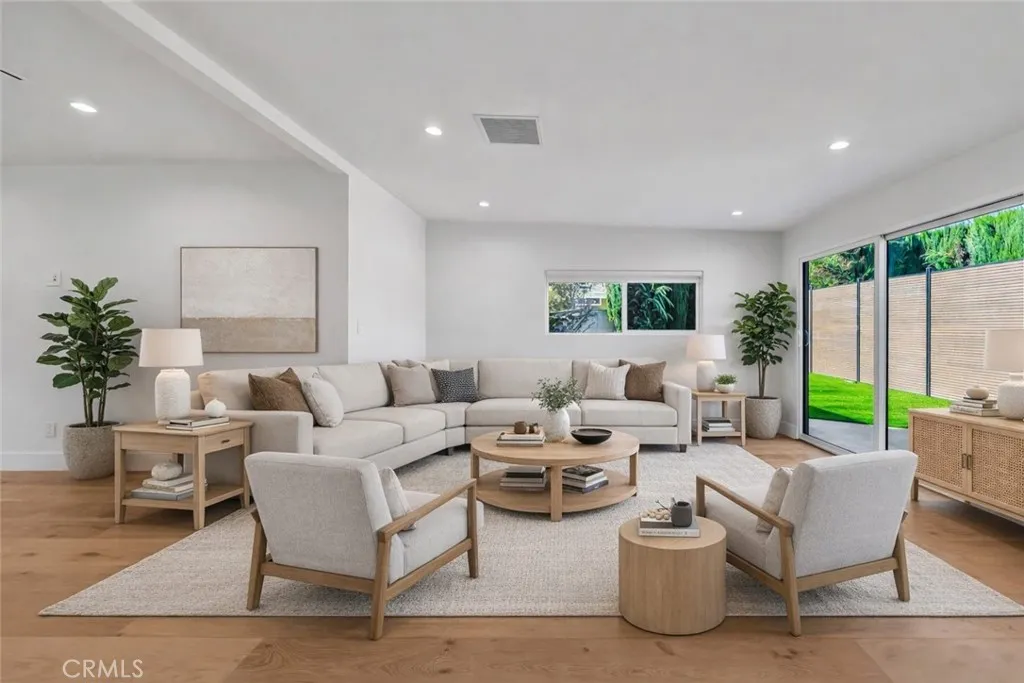 Woodland Hills, CA 91367