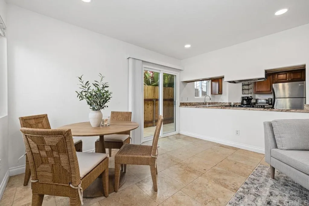 https://cdn.realtyfeed.com/cdn/127/307076231/18e8bc93f045981e2444870b0434382b.webp