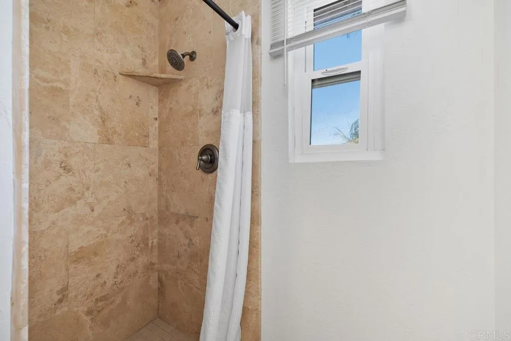 https://cdn.realtyfeed.com/cdn/127/307076231/b3cb93eddef44a79c6761f6701c1d801.webp