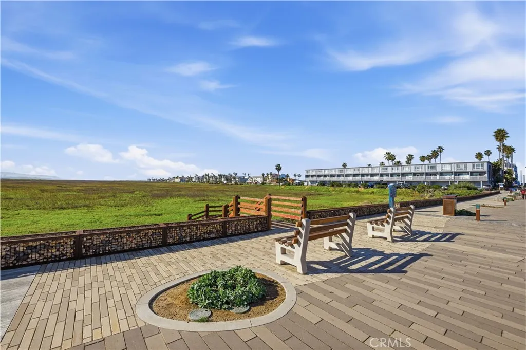 https://cdn.realtyfeed.com/cdn/127/307076251/90b45e672f5d5612411476ba570b51e2.webp