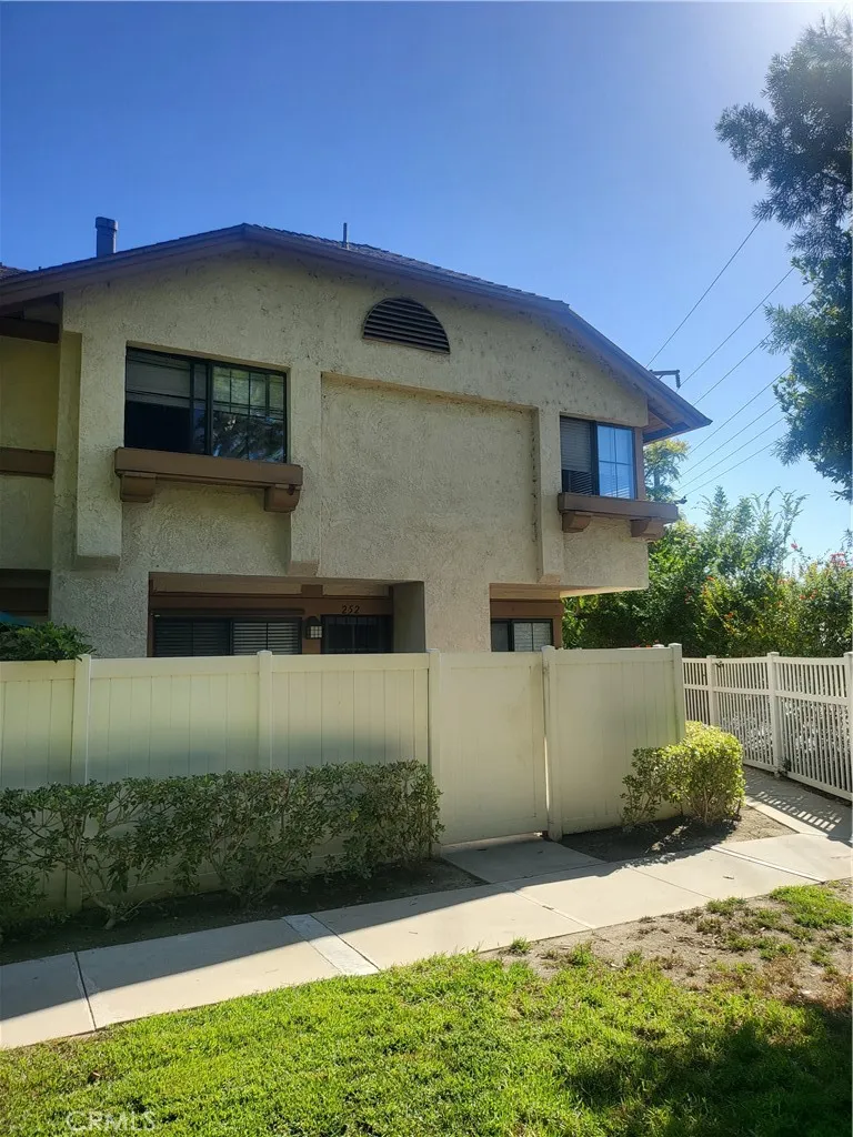 Fullerton, CA 92833