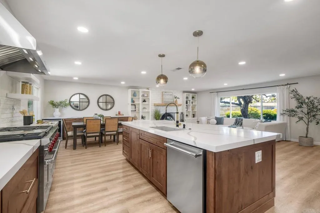 https://cdn.realtyfeed.com/cdn/127/307076471/e9642a6cc5d15df3624fed456a3708b8.webp