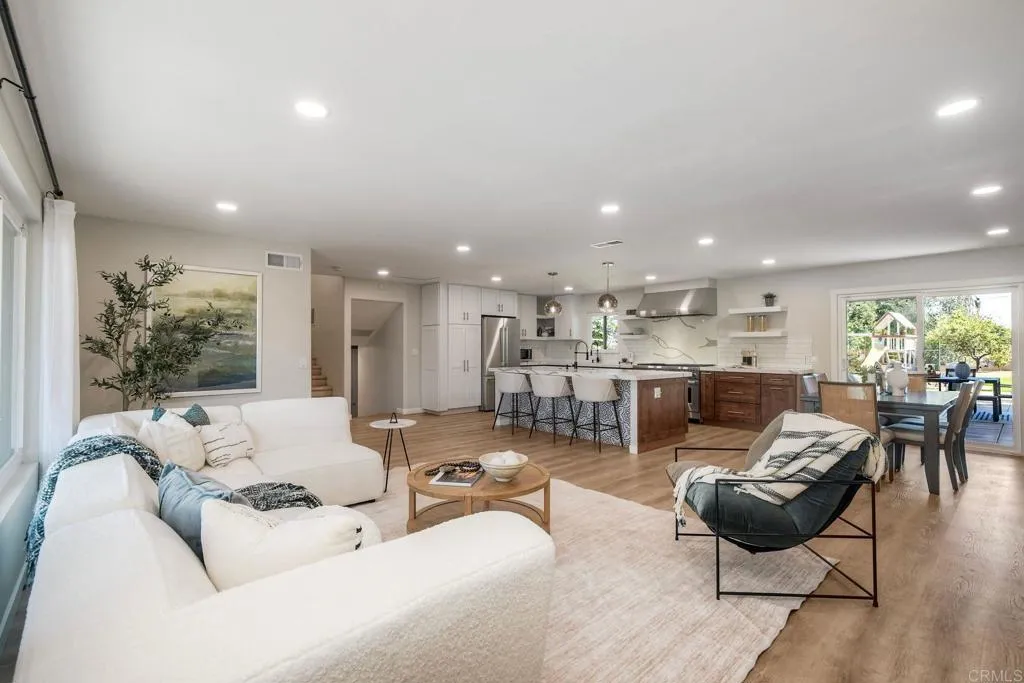 https://cdn.realtyfeed.com/cdn/127/307076471/f8a916d2426a0992c3f21374febd36a9.webp