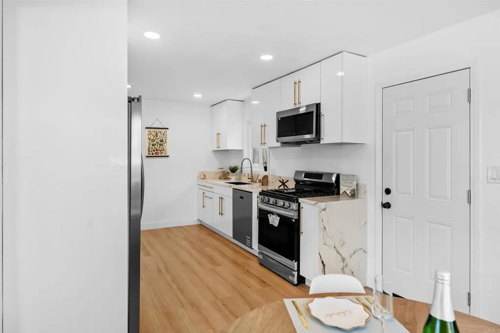 https://cdn.realtyfeed.com/cdn/127/307076493/300acf81dc5e9328396c74b20ef4bb6e.webp