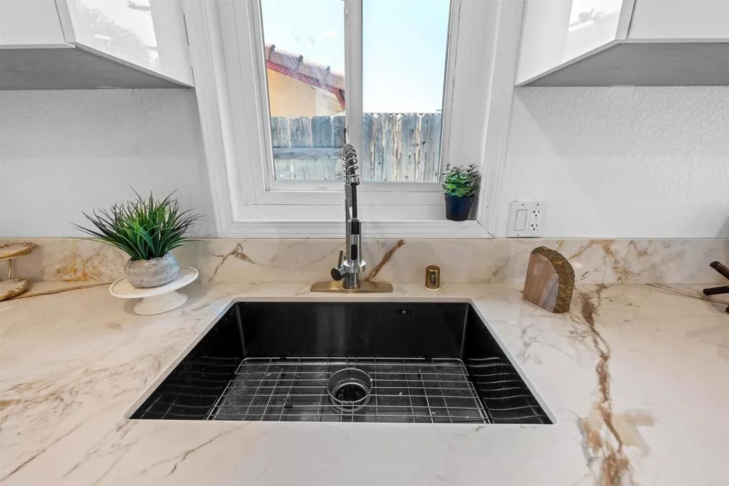 https://cdn.realtyfeed.com/cdn/127/307076493/a5e812049a37fb9c668c89c358efb34c.webp